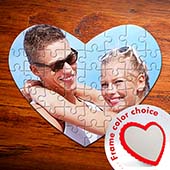 Personalisierte Herzpuzzles in rotem stabilen Rahmen
