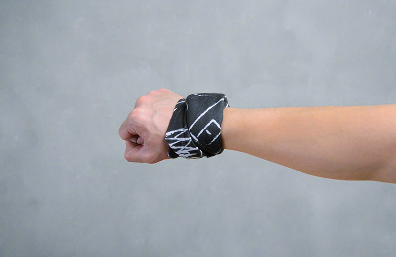 Upgraden Sie Ihr Outfit mit einer personalisierten Bandana als Armband